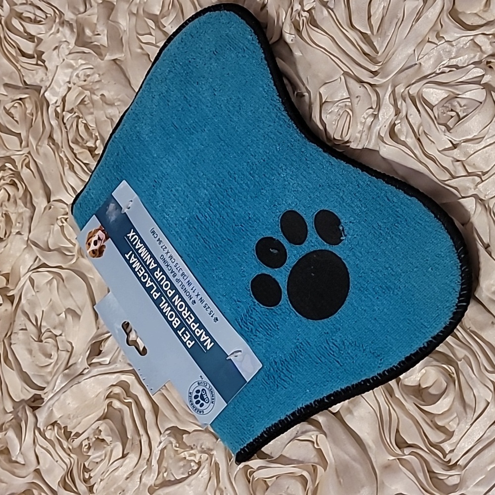 Pet Feeding Mat Non Slip Mat / Blue Cat or Dog Bowl Placemat - New.